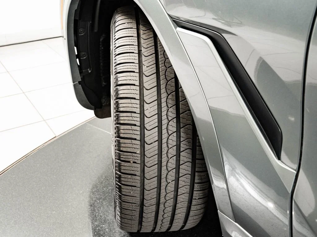 Used 2024 Skyscraper Grey Metallic BMW M60i image 49