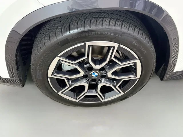 Used 2023 White BMW xDrive28i image 31