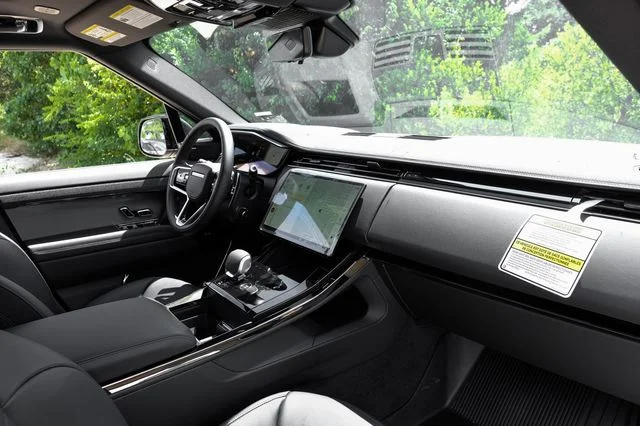 New 2026 Fuji White Land Rover SE image 19