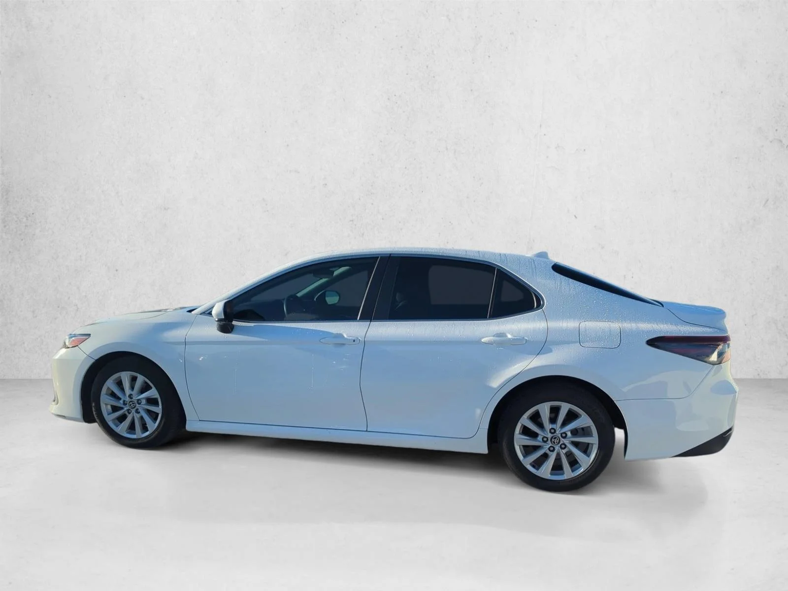 Used 2022 White Toyota LE image 5
