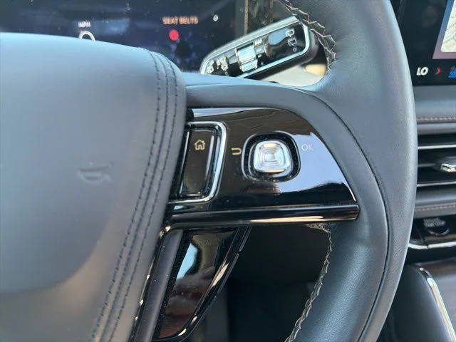 Used 2025 White Lincoln Reserve image 21