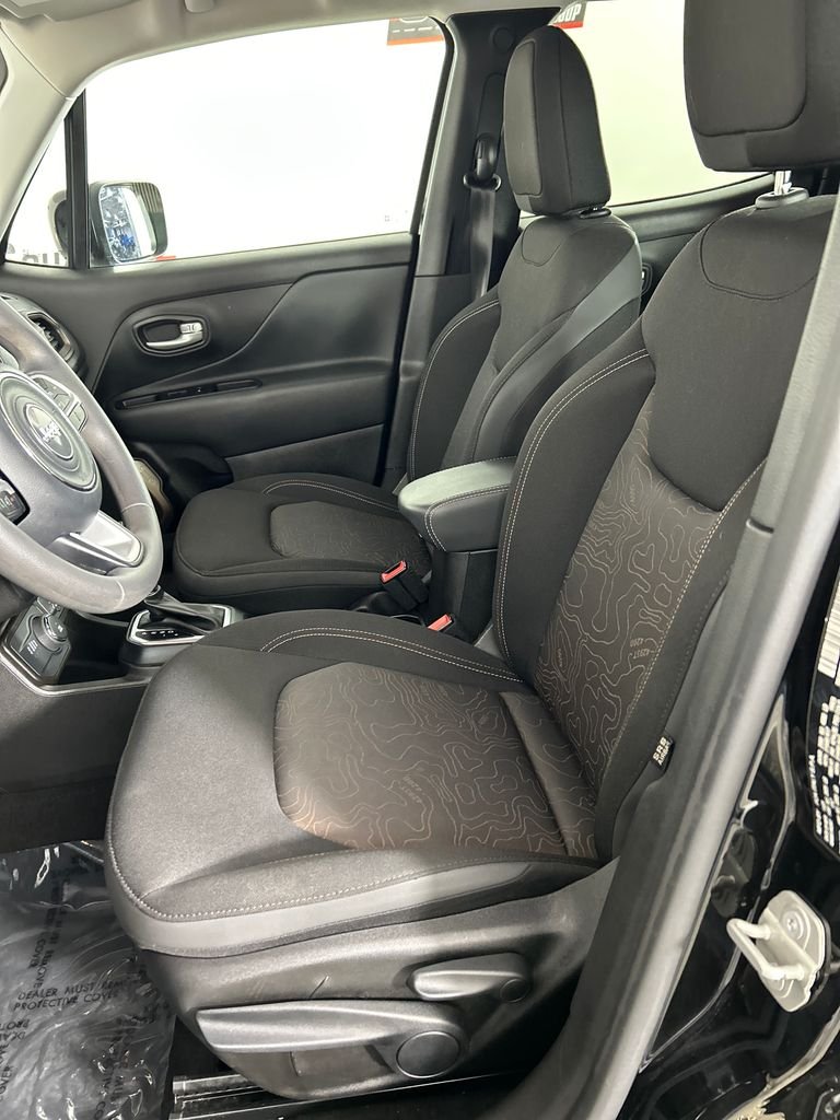 Used 2023 Black Jeep Latitude image 12
