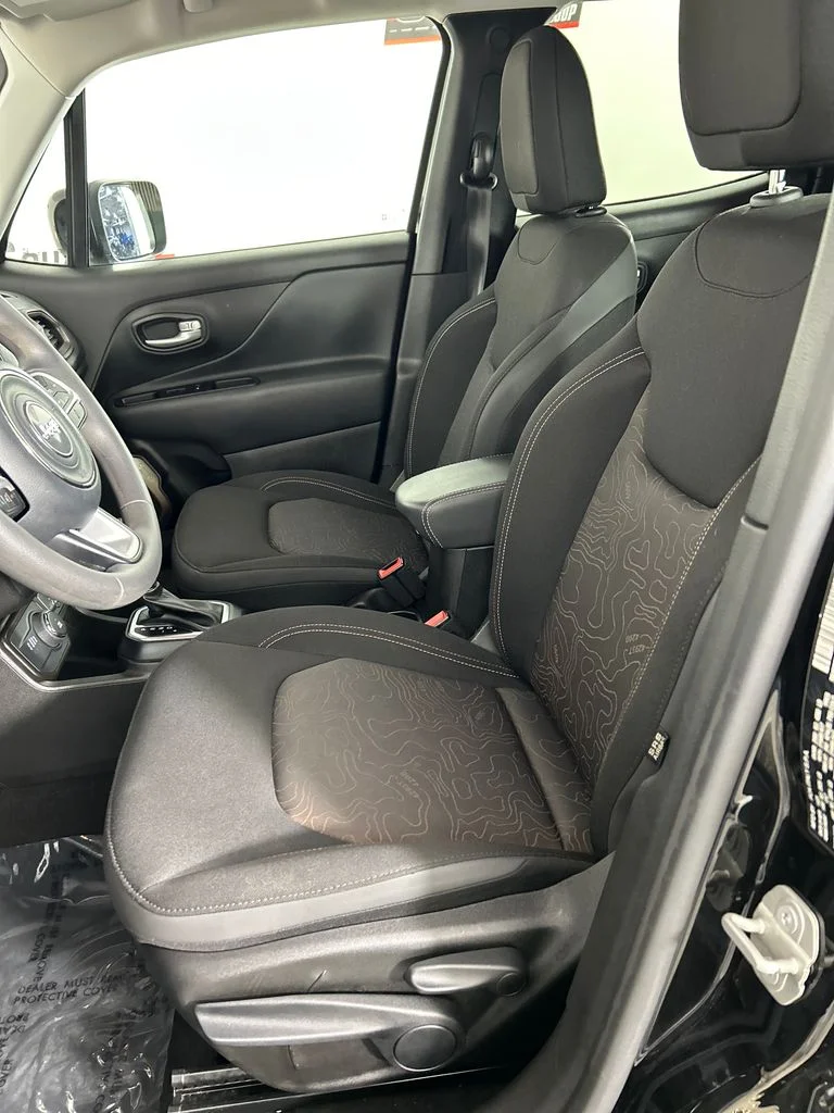 Used 2023 Black Jeep Latitude image 12