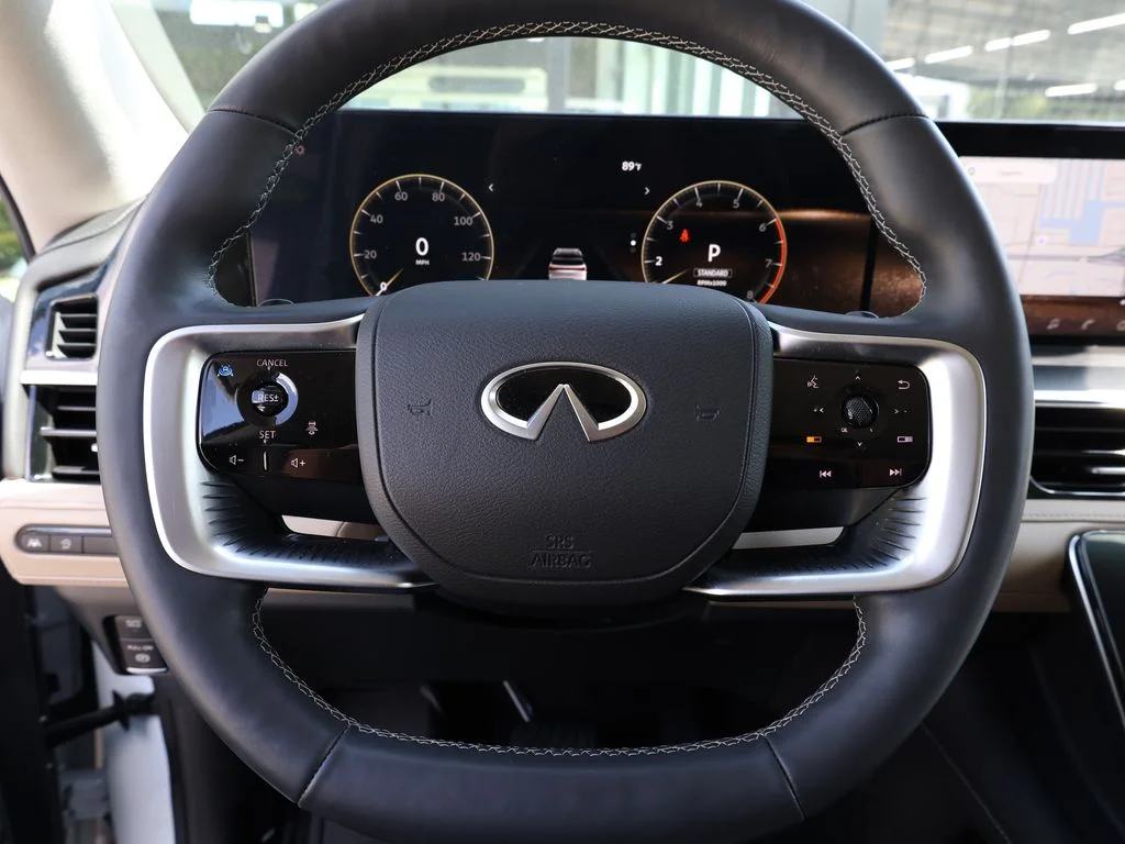 Used 2026 White INFINITI PURE image 39