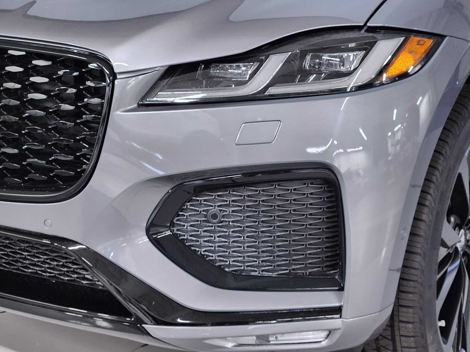 New 2026 Eiger Grey Jaguar R-Dynamic S image 12