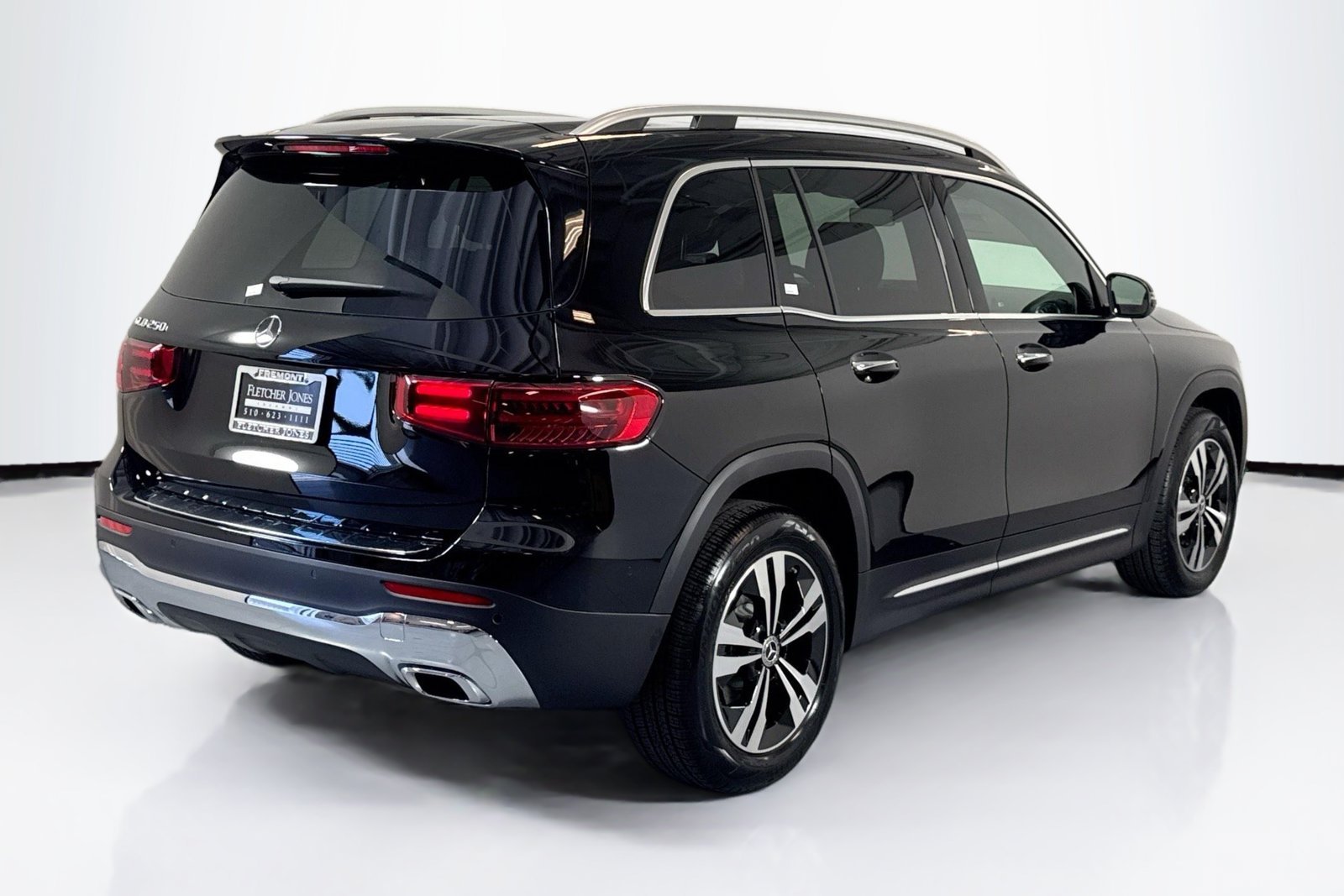 New 2026 Night Black Mercedes-Benz GLB 250 image 5