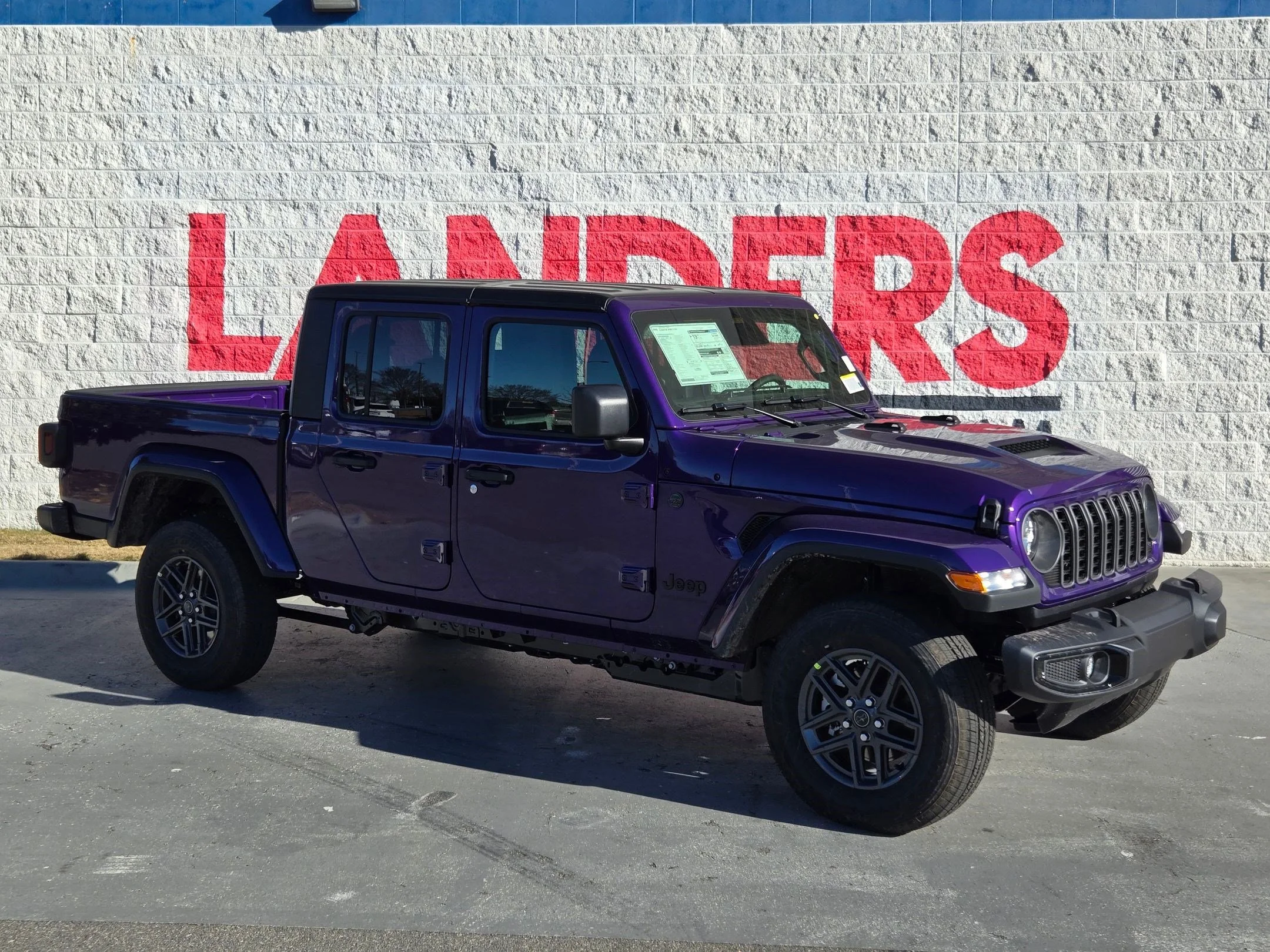 2026 Jeep Gladiator Sport S Auto's photo