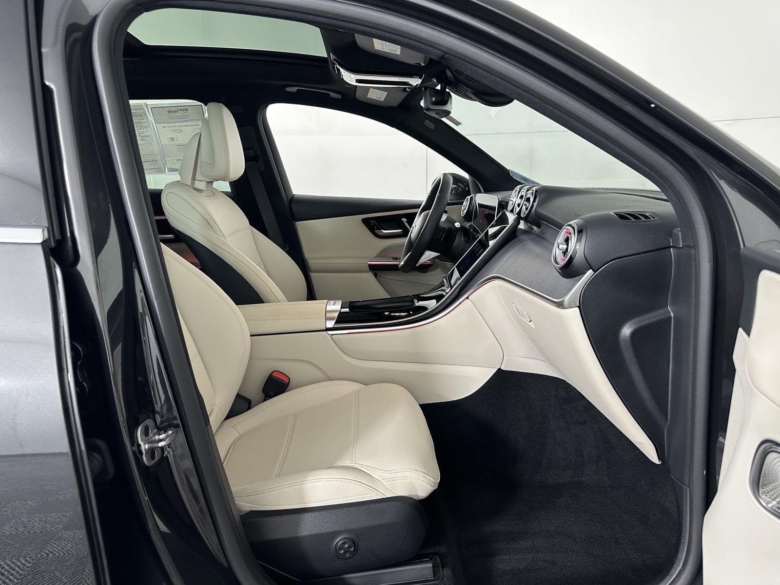 Used 2026  Mercedes-Benz GLC 300 image 31