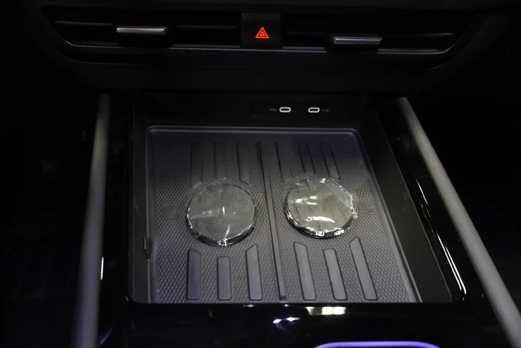 New 2027 Deep Black Volkswagen SE w/Technology image 19