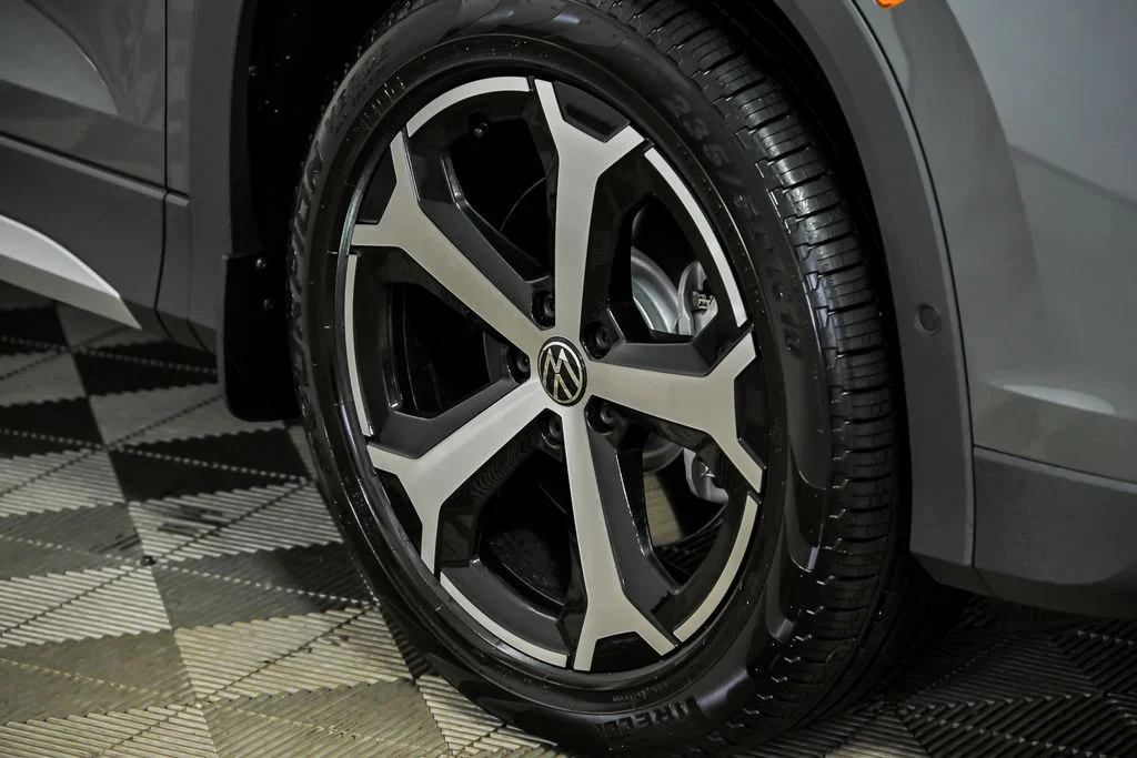 New 2026 Gray Volkswagen 2.0T SE image 3