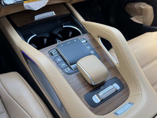 New 2026 MANUFAKTUR Moonlight White Metallic Mercedes-Benz GLS 580 image 10