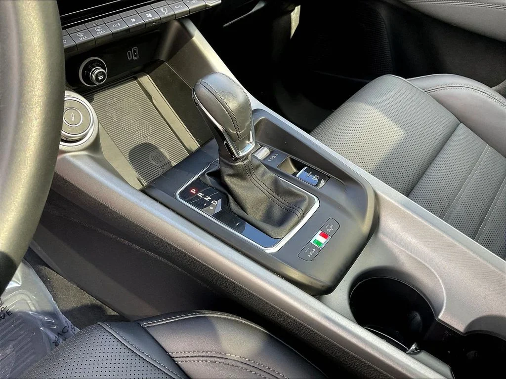 Used 2024 Alfa Rosso Alfa Romeo Veloce image 18