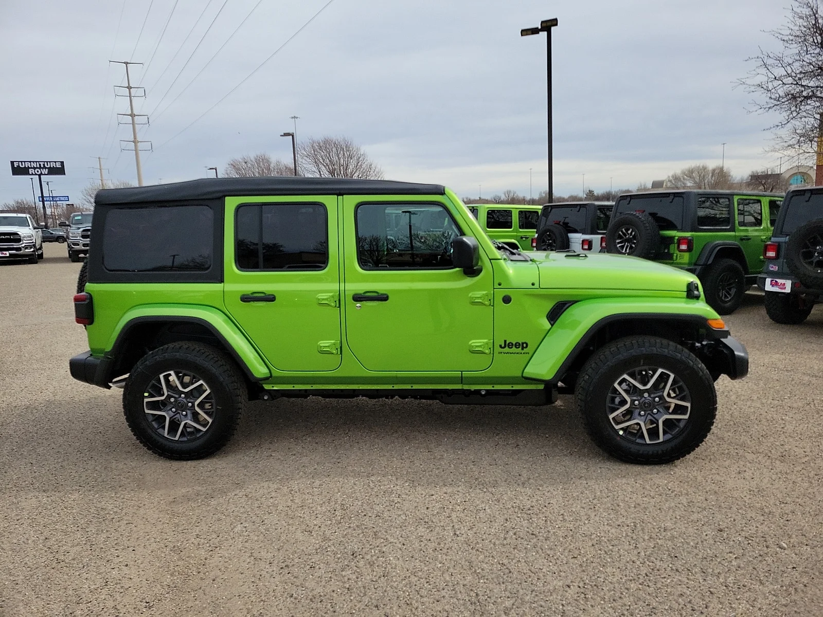 New 2026 PGE Mojito! Cle Jeep 4-DOOR SAHARA image 5