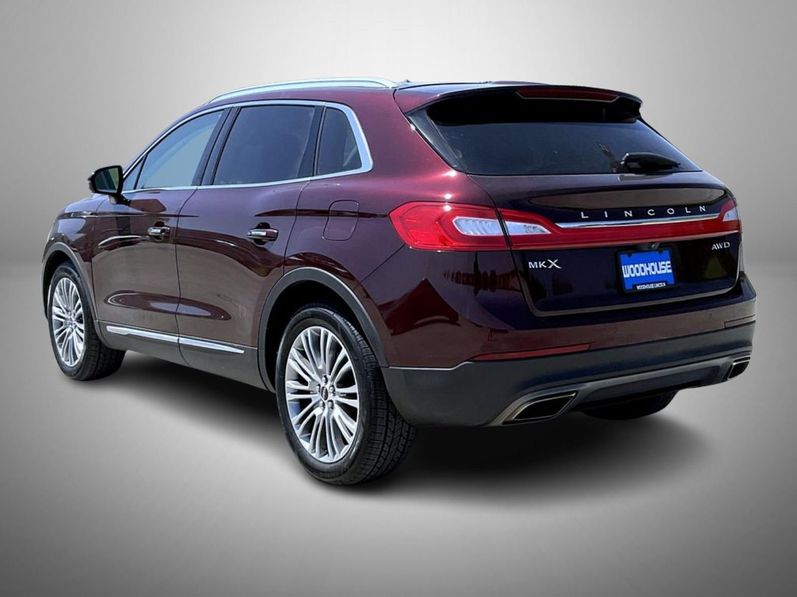 Used 2017 Red Lincoln Reserve image 7