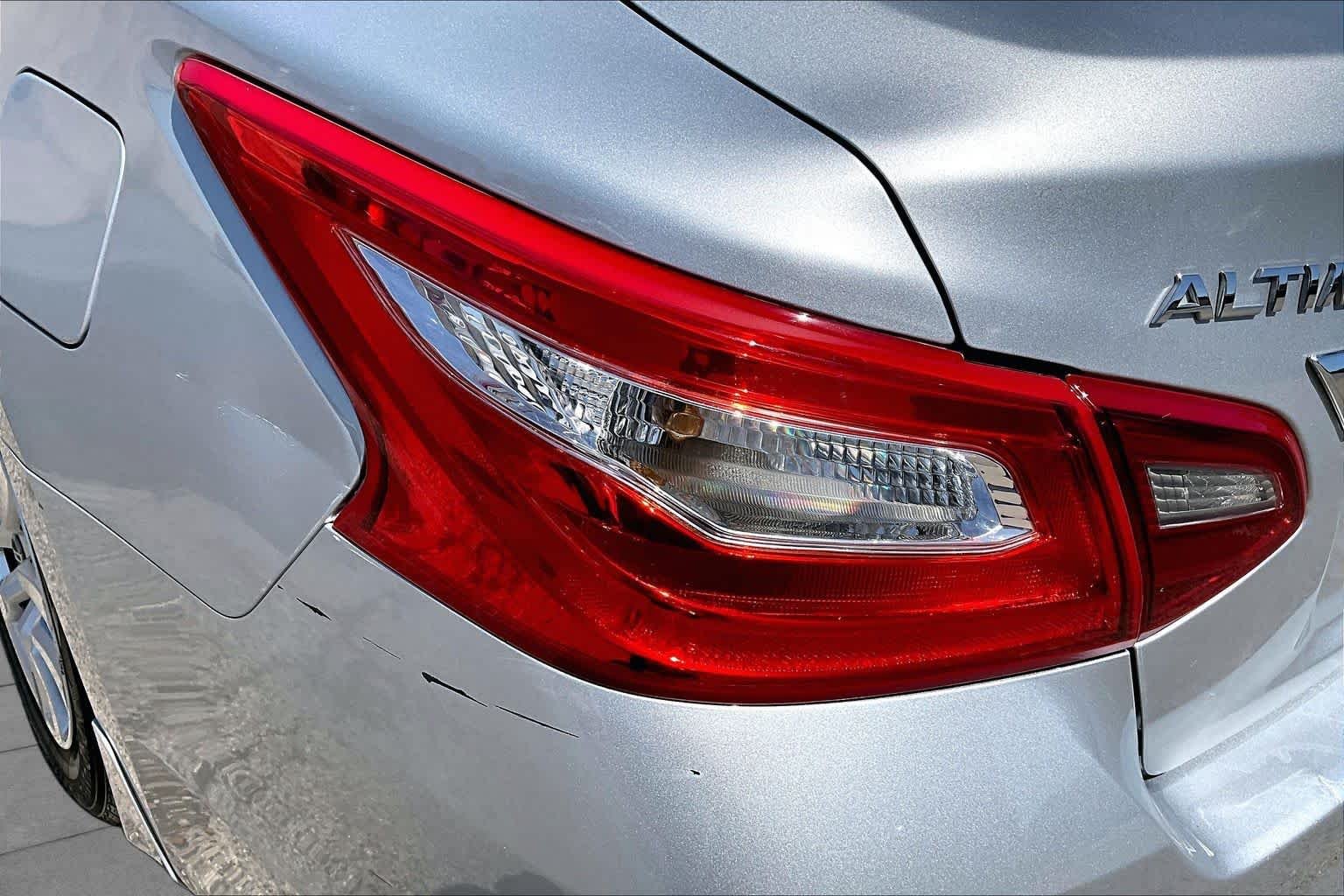 Used 2018 Brilliant Silver Nissan 2.5 S image 30