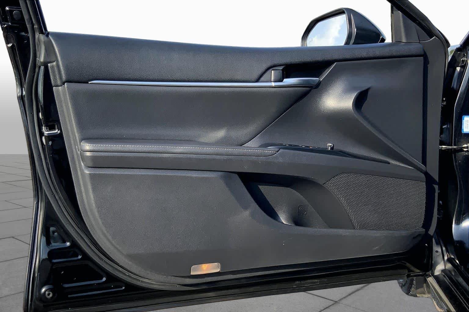 Used 2019 Midnight Black Metallic Toyota XSE image 21