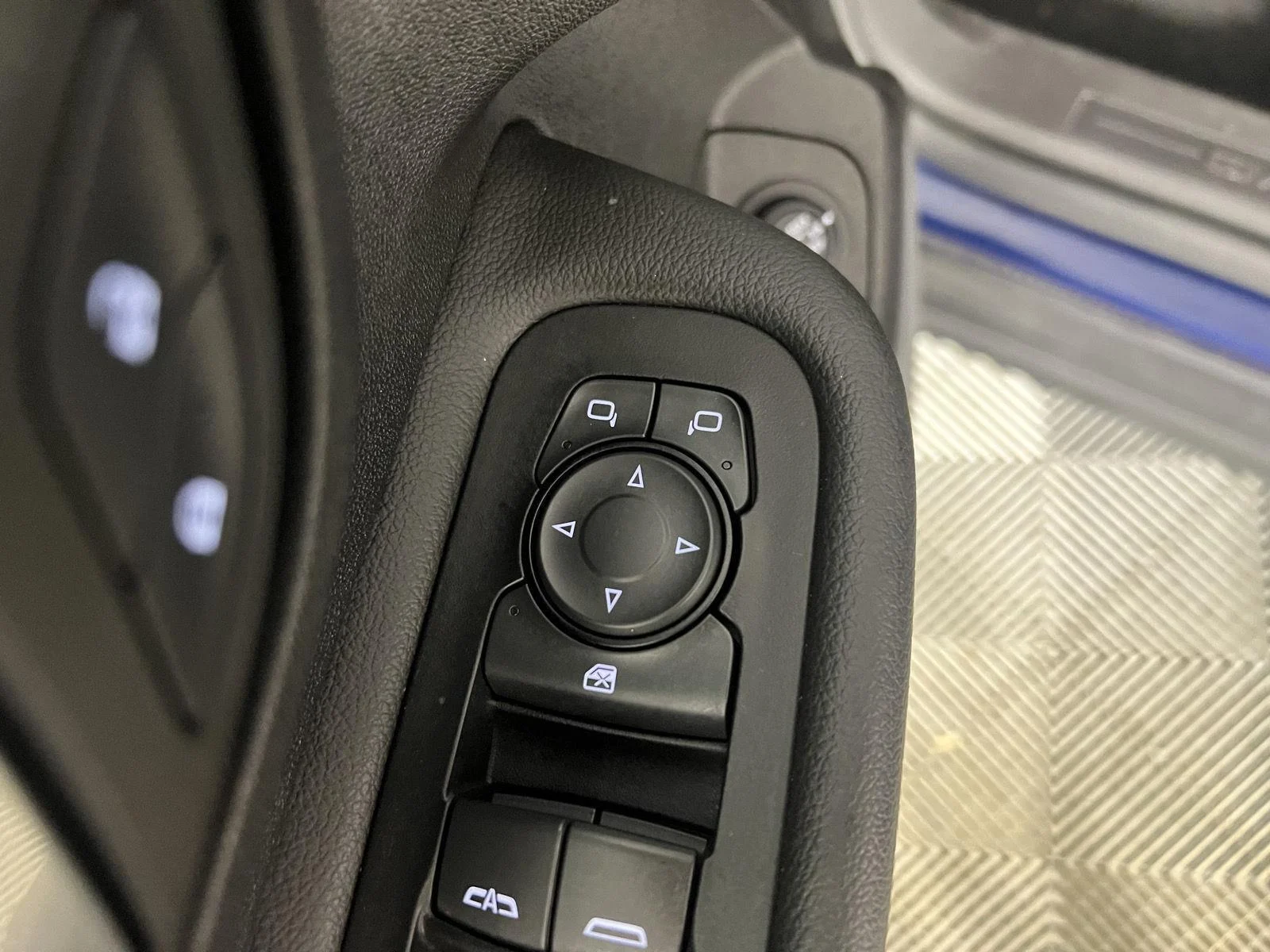 Used 2023 Marine Metallic GMC SLE image 25