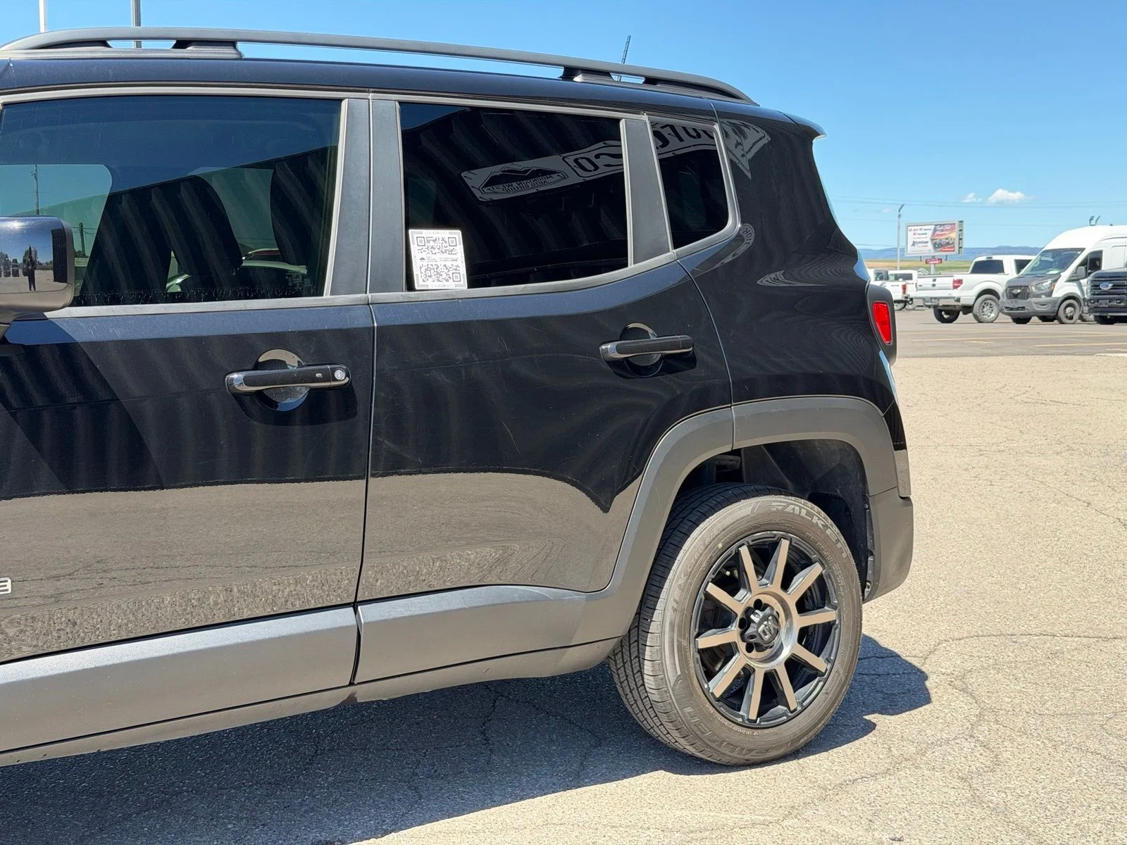 Used 2018 Black Jeep Latitude image 13