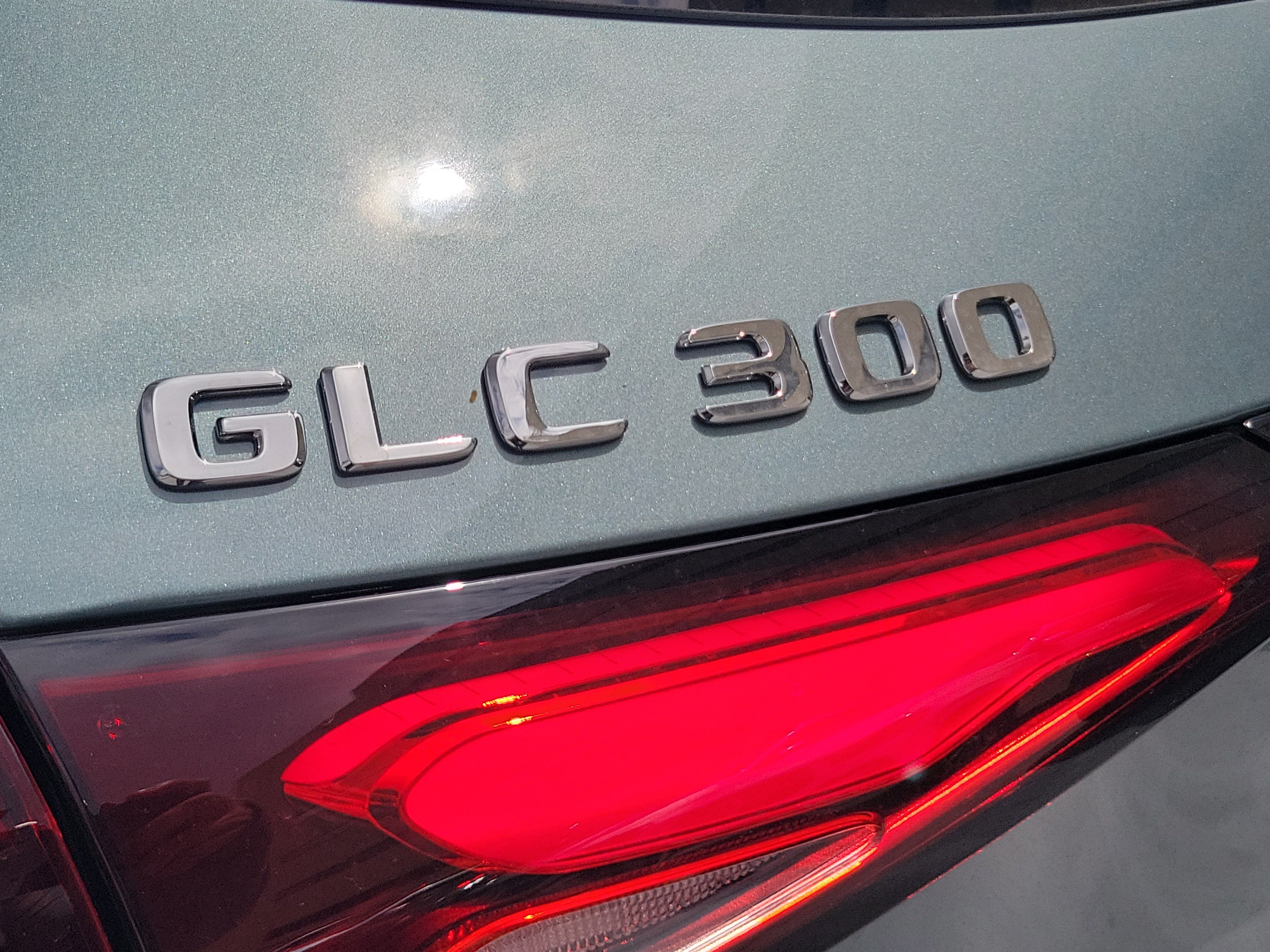 New 2026 Verde Silver Metallic Mercedes-Benz GLC 300 image 36