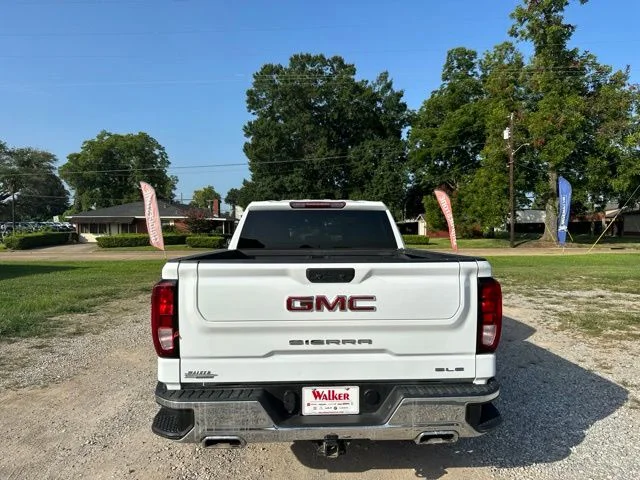 Used 2022 White GMC SLE image 11