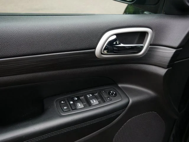 Used 2019 Black Jeep Altitude image 15