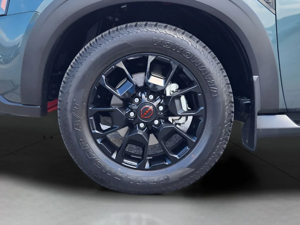 Used 2025 Alpine Metallic/Super Black Nissan PRO-4X image 26