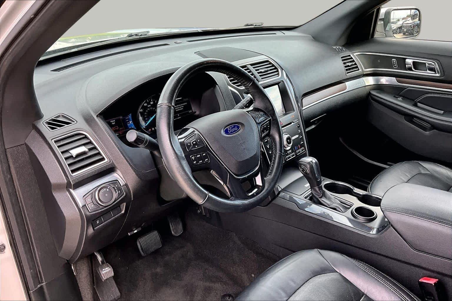 Used 2018 Ingot Silver Metallic Ford Limited image 18