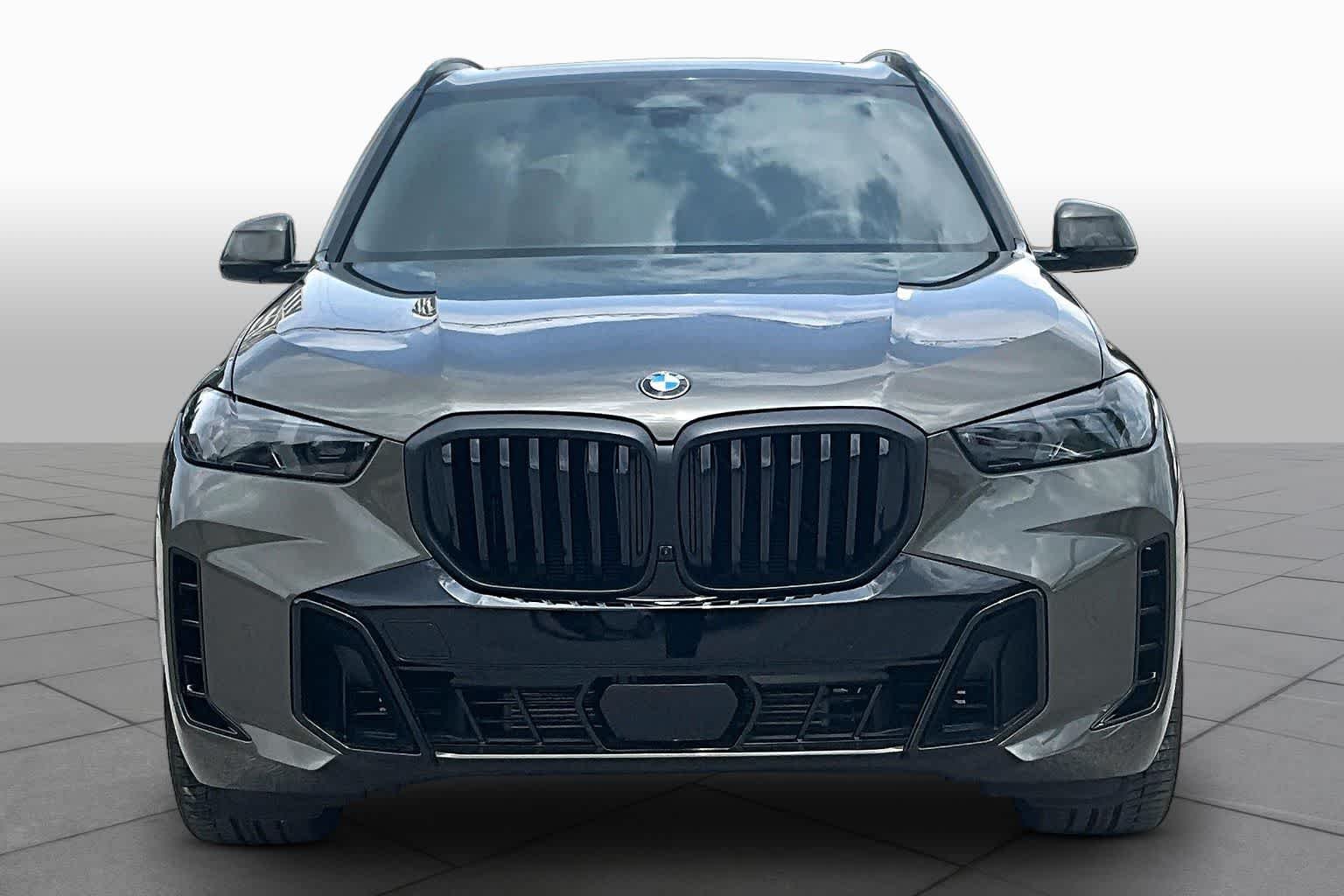 Used 2026 Manhattan Green Metallic BMW sDrive40i image 3