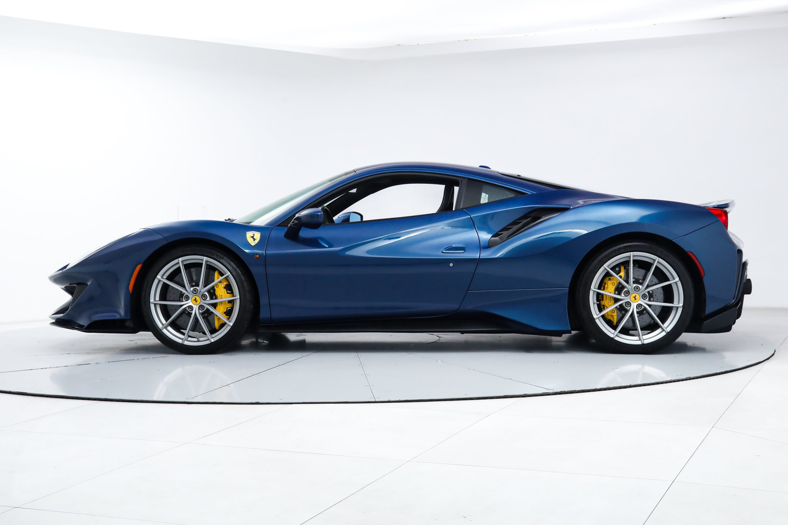 Used 2019 Blue Ferrari  image 4