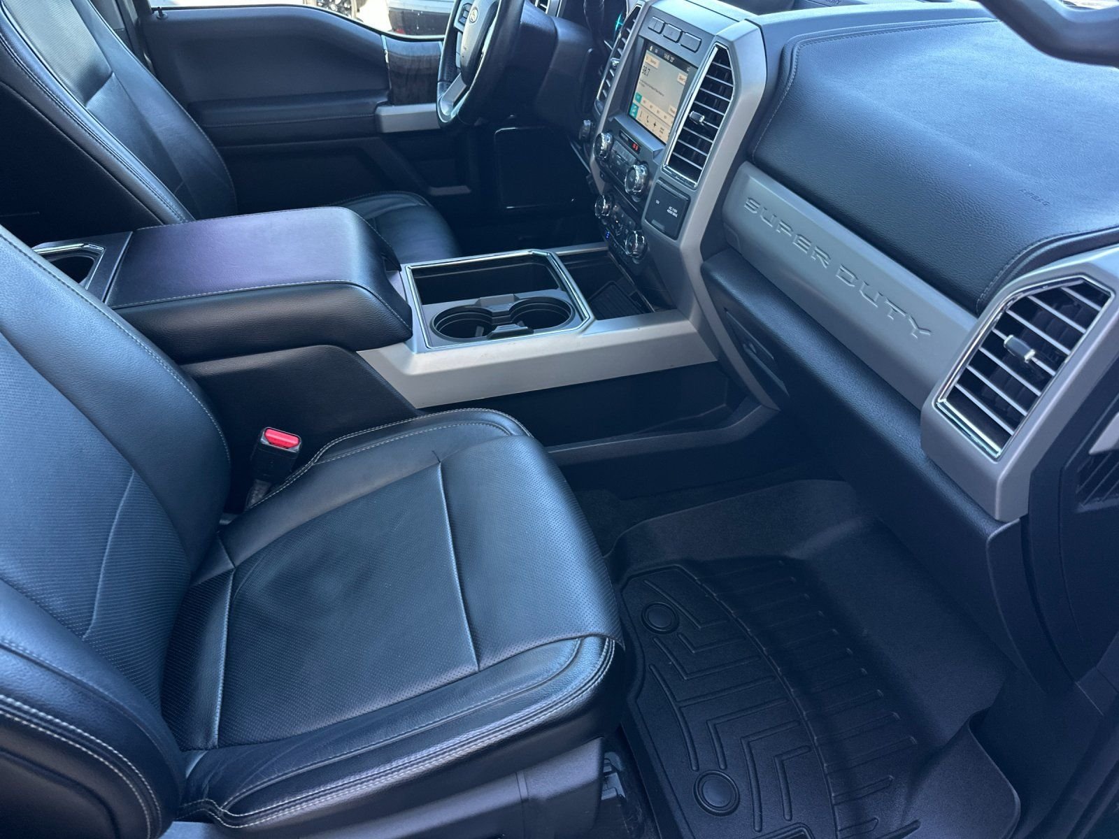 Used 2017 White Gold Metallic Ford Lariat image 14