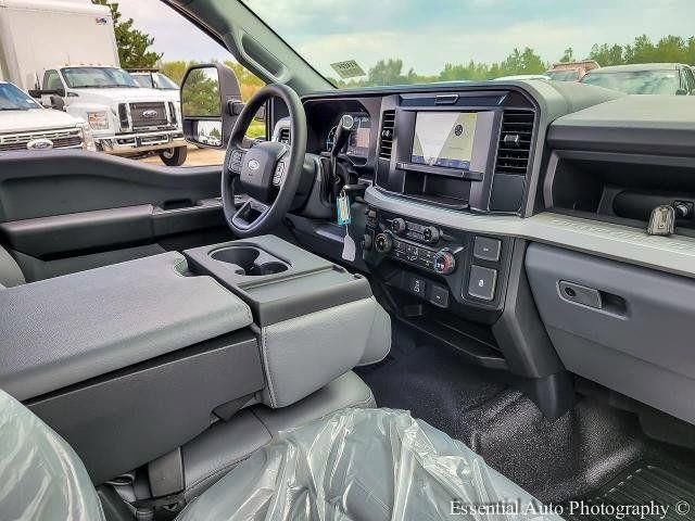 New 2025 Oxford White Ford F-450® XL image 43