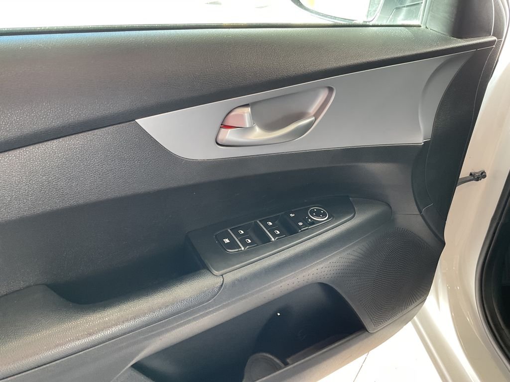 Used 2023 White Kia LXS image 12