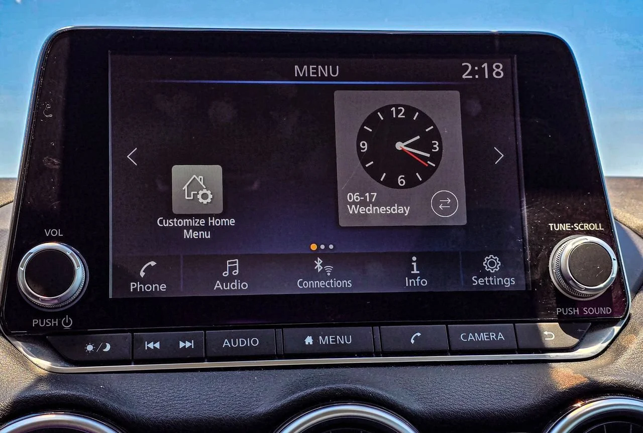Used 2024  Nissan SV image 15