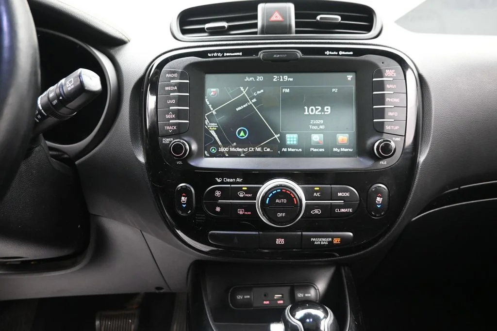 Used 2015 Brown Kia Plus image 10