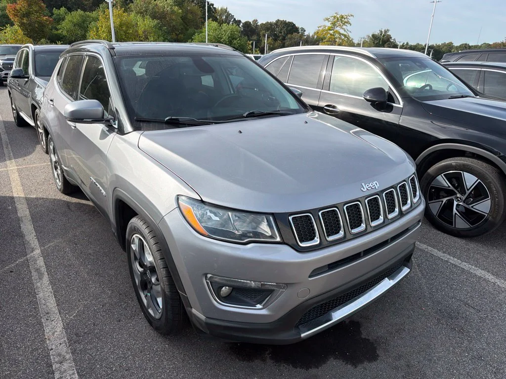Used 2019 Silver Jeep Limited image 2