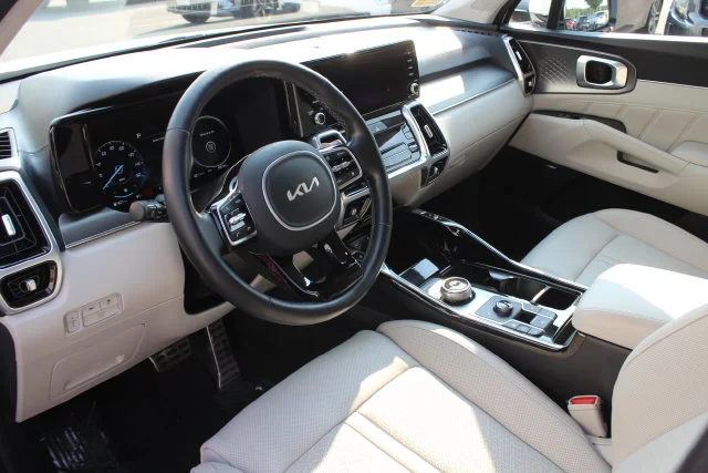 Used 2023 White Kia SX Prestige image 3