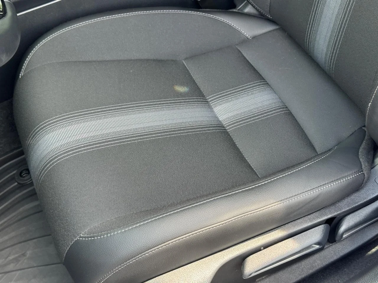 2025 Honda Civic Hatchback Sport - Photo 25