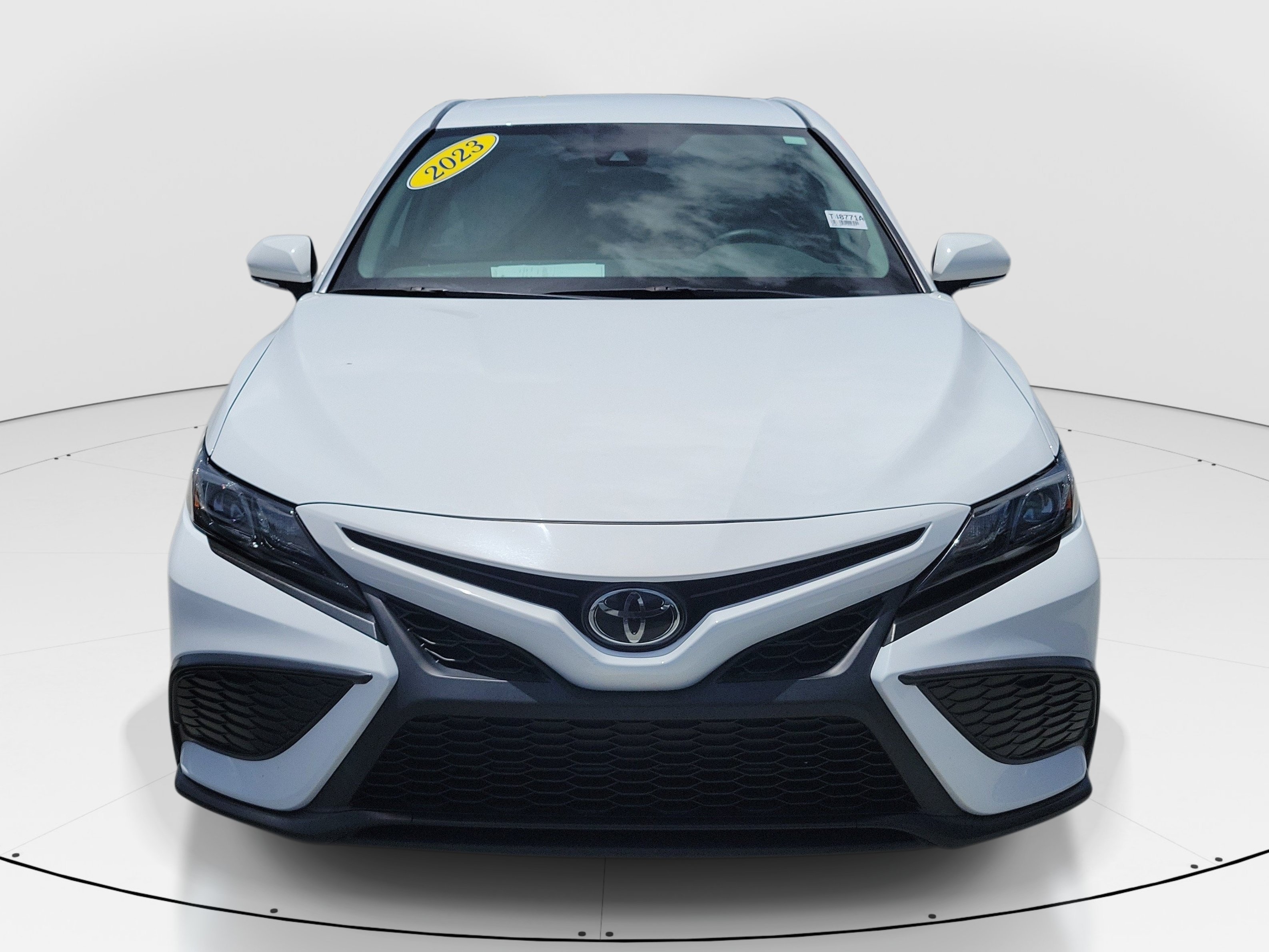Used 2023 Ice Toyota SE image 2