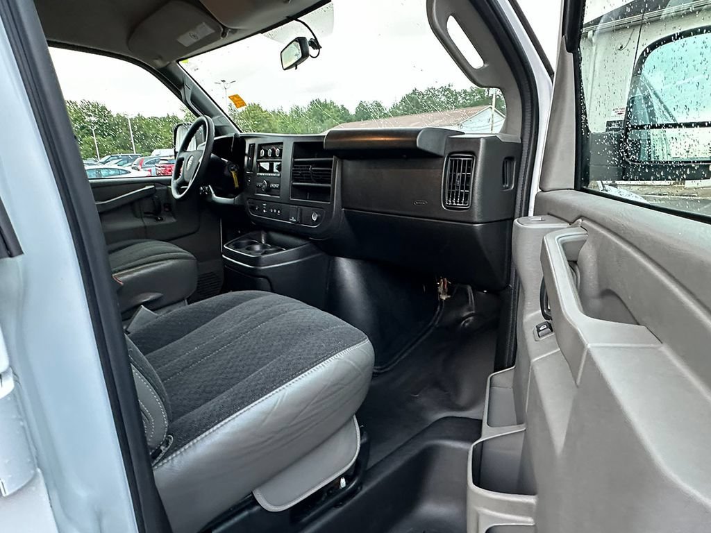Used 2025 Summit White GMC Work Van image 16