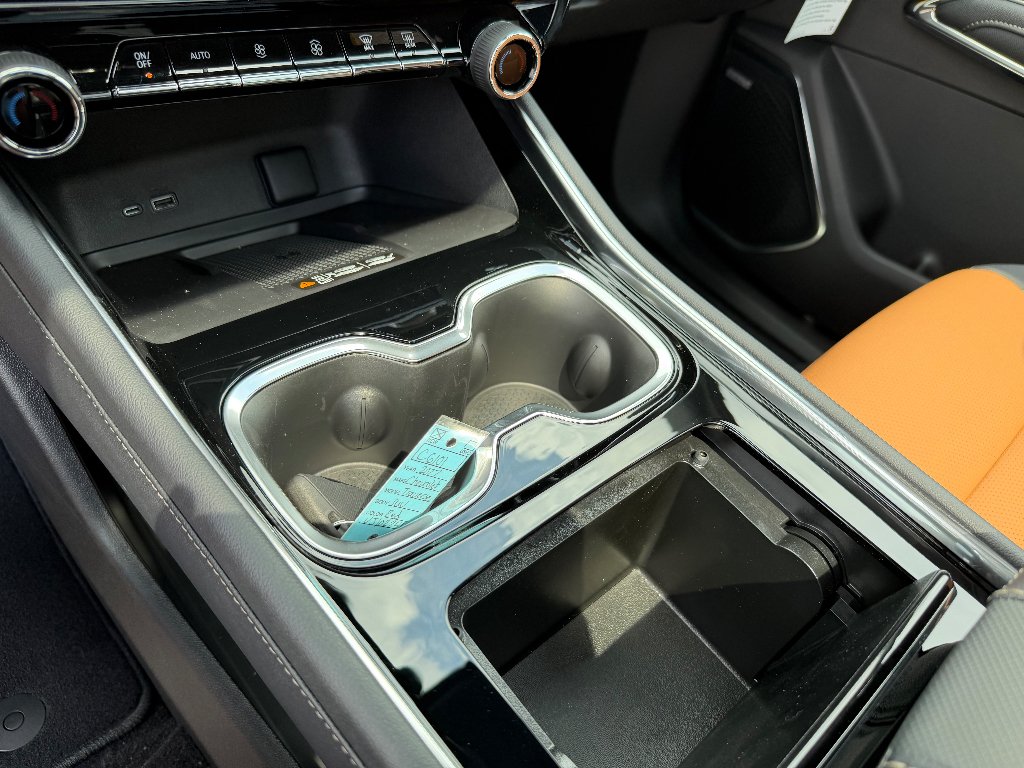 2027 Chevrolet Traverse Z71 - Photo 35