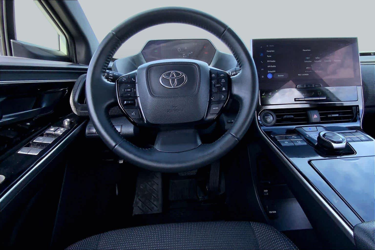 Used 2025 Wind Chill Pearl Toyota XLE image 5