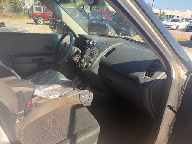 Used 2010 White Kia Plus image 11