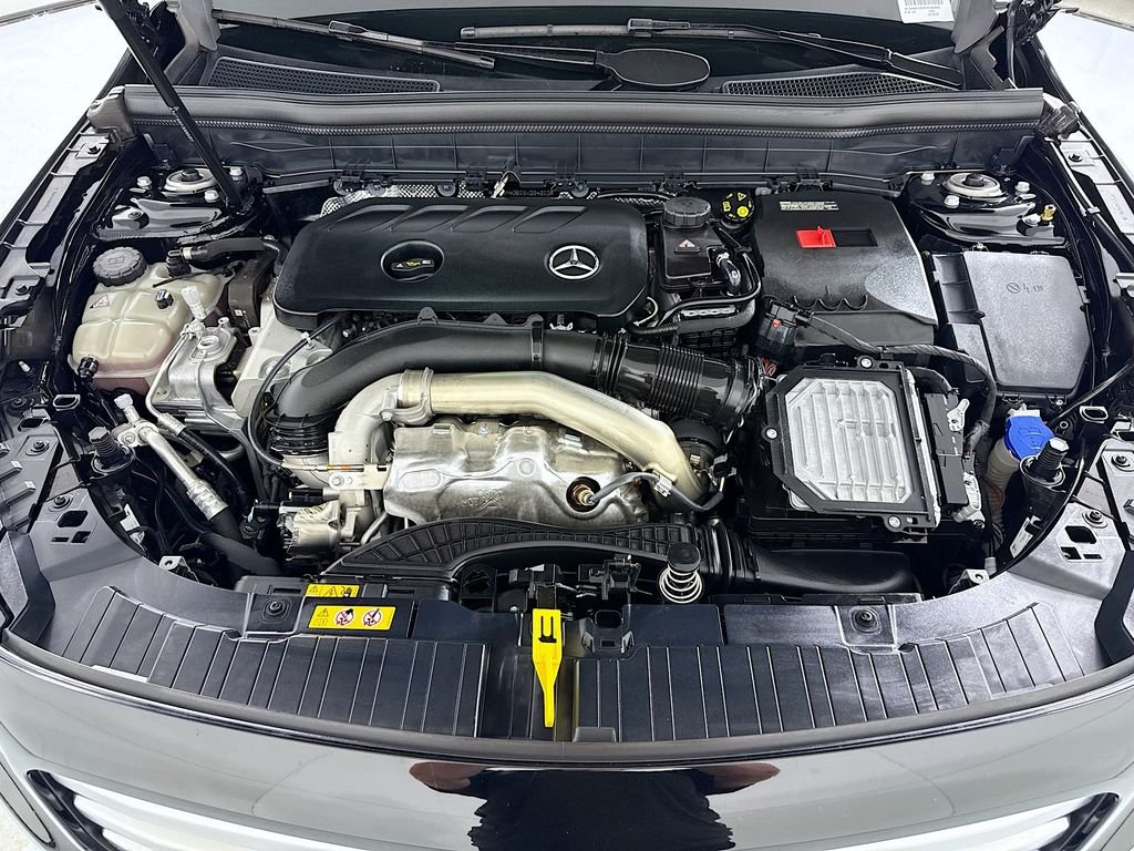Used 2025 Night Black Mercedes-Benz GLB 250 image 29