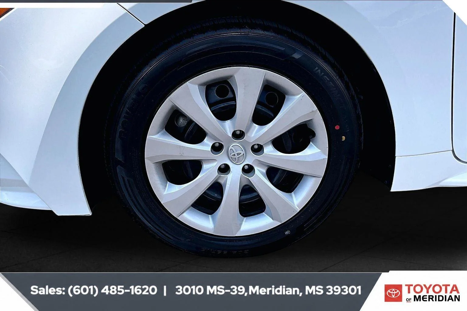 Used 2023 Ice Cap Toyota LE image 7