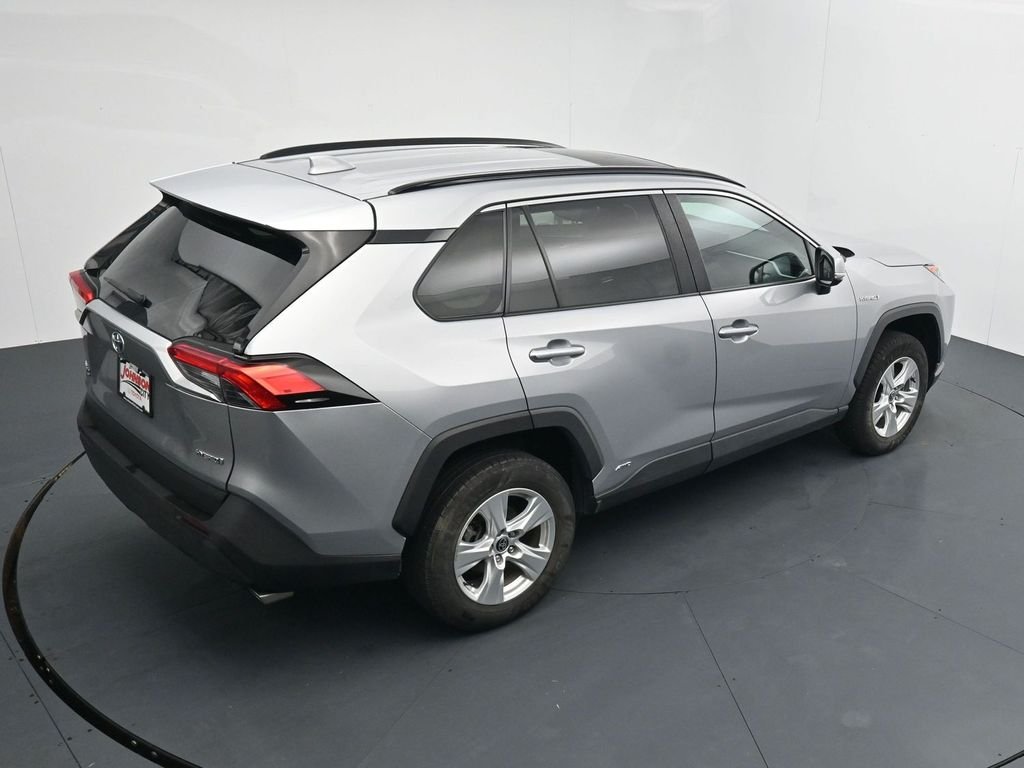 Used 2021 Silver Toyota XLE image 27