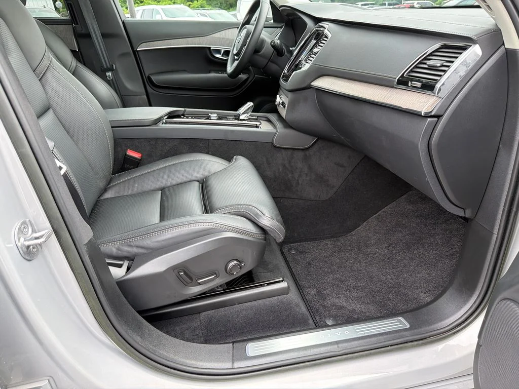 Used 2023 Silver Volvo Ultimate image 13