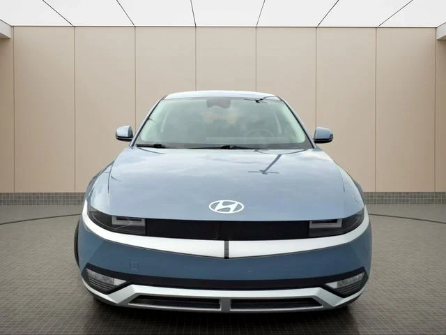 Used 2024 Blue Hyundai SE image 4