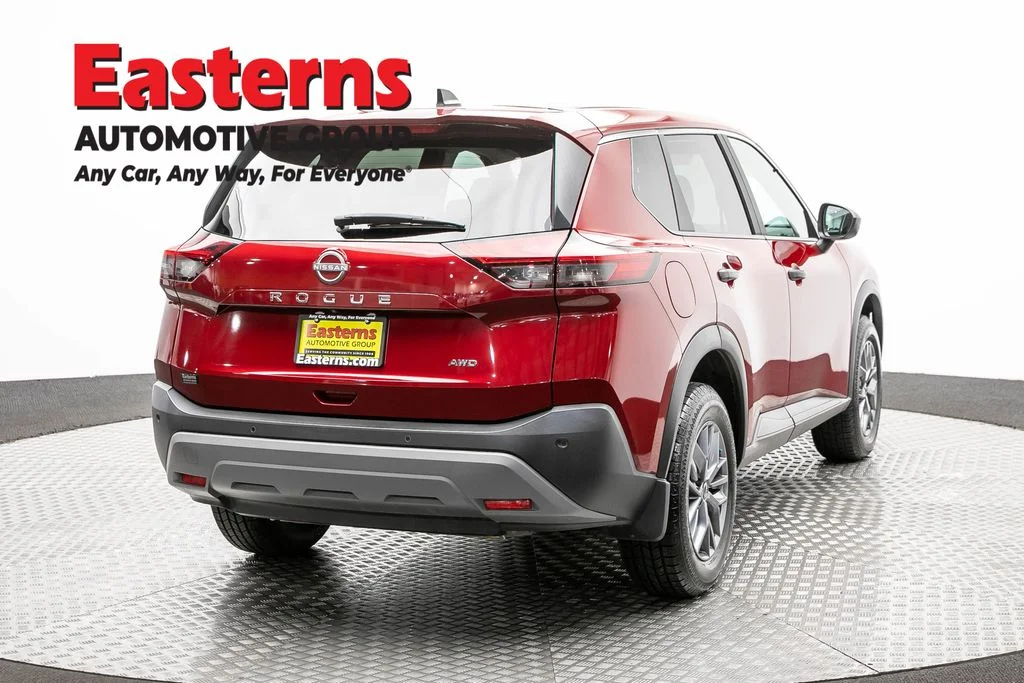 Used 2023 Red Nissan S image 5