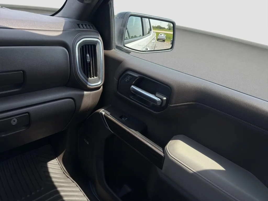 Used 2020 SUMMIT WHITE Chevrolet RST image 17