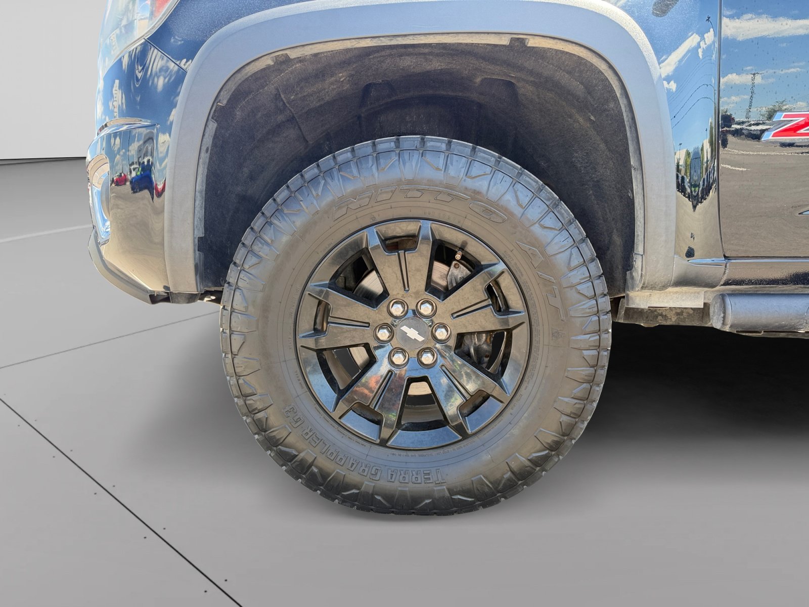 Used 2019 Black Chevrolet 4WD Z71 image 9